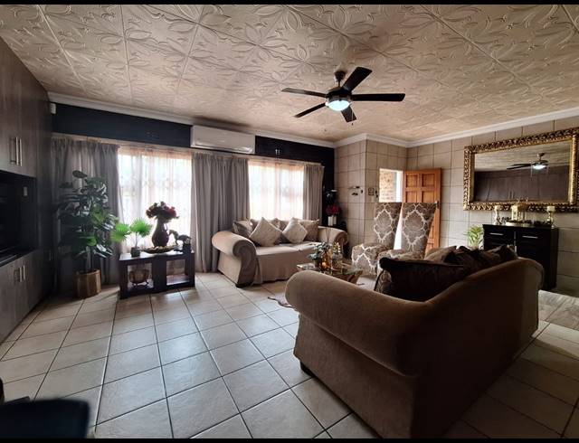 4 BEDROOM HOUSE FOR SALE IN HEIDELBERG AH